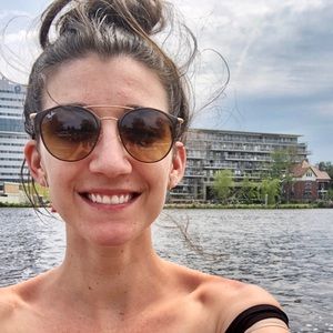 Meet your Posher, Lauren